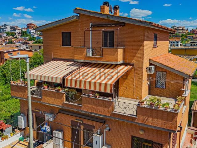 Appartamento in vendita di 205 m² in Via Giovanni Paolo Maggini