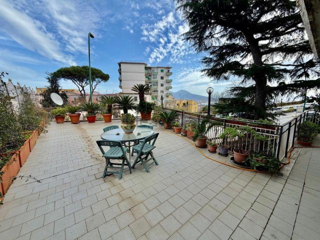 Appartamento in vendita di 205 m² in Via Girolamo Santacroce, 40