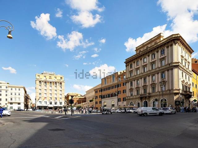 Appartamento in vendita di 205 m² in Via del Tritone