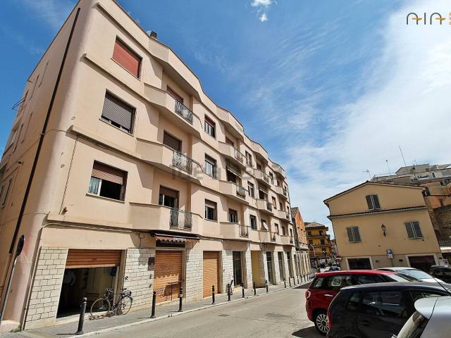 Appartamento in vendita di 205 m² in Via Elio Fileni, 10