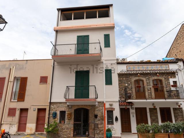 Appartamento in vendita di 205 m² in Via Umberto I