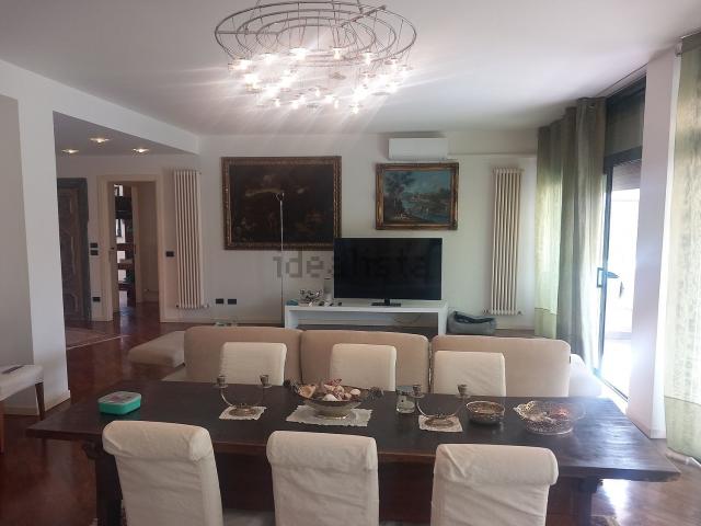 Appartamento in vendita di 205 m² in Viale Trento