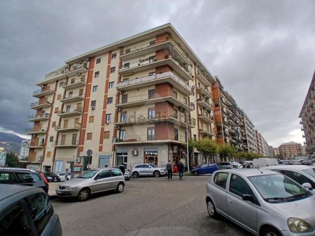 Appartamento in vendita di 205 m² in Viale Delle Medaglie DꞌOro, 188