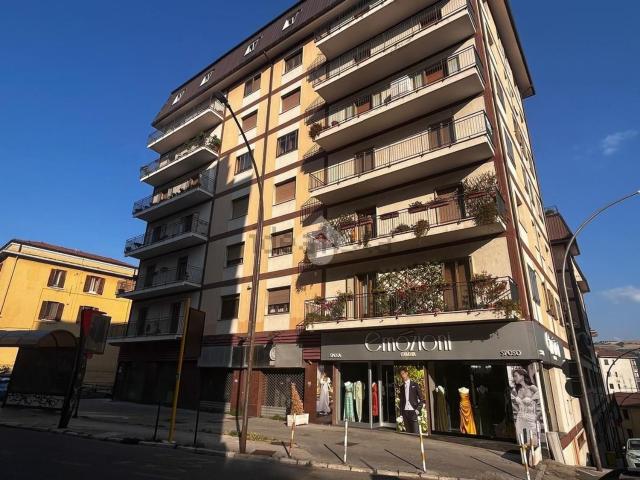Appartamento in vendita di 205 m² in Viale Guglielmo Marconi, 75