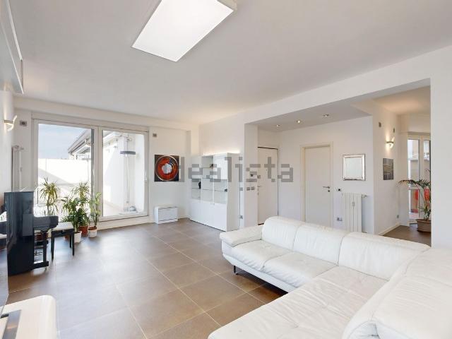 Appartamento in vendita di 205 m² in Viale Sondrio, 2