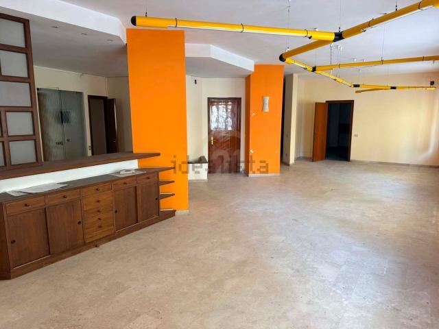 Appartamento in vendita di 205 m² in Largo Due Giugno, 6