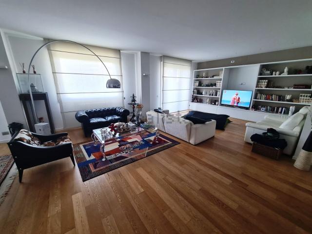 Appartamento in vendita di 205 m² in Piazza vittorio veneto