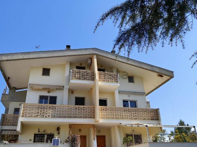 Appartamento in vendita di 206 m² in Via Giuseppe Fanelli, 228