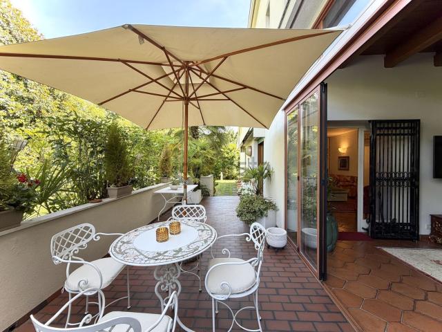 Appartamento in vendita di 206 m² in Via Giacomo Zanella