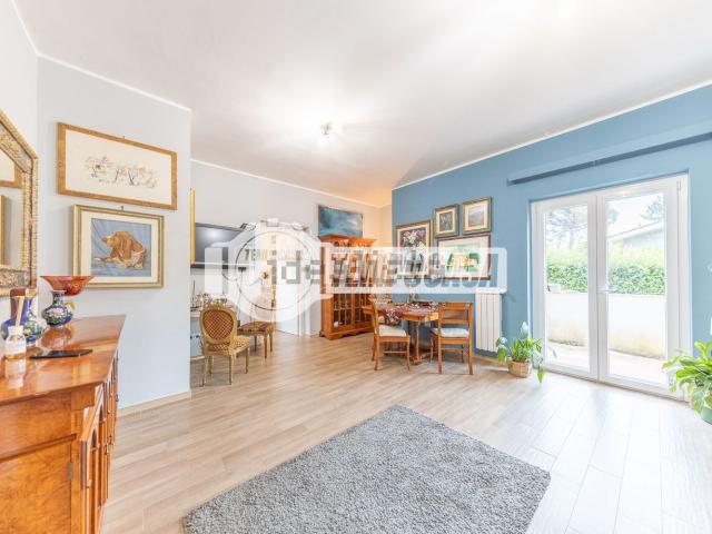 Appartamento in vendita di 206 m² in Via delle Mimose