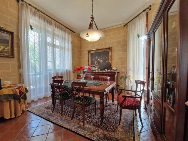 Appartamento in vendita di 206 m² in Via Francesco Guarini