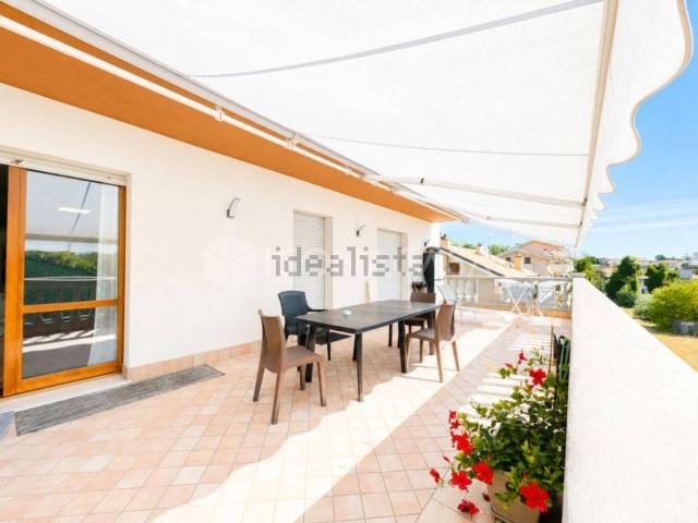 Appartamento in vendita di 206 m² in Via Italia, 158