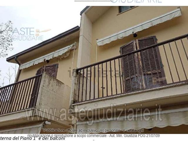 Appartamento in vendita di 206 m² in Via Leopardi