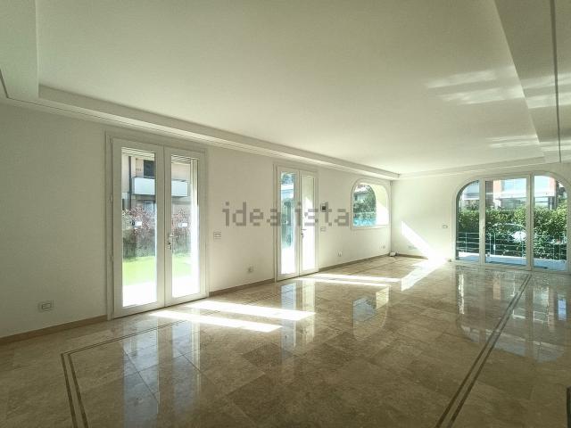 Appartamento in vendita di 206 m² in Via Novara, 3