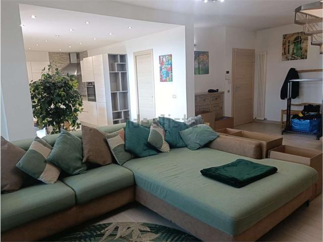 Appartamento in vendita di 206 m² in Via Nazzareno Cristofani, 3