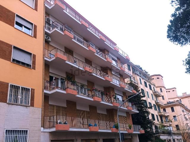 Appartamento in vendita di 206 m² in Via Sibari