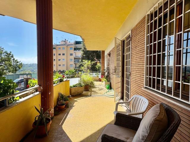 Appartamento in vendita di 206 m² in Via Vincenzo Tiberio