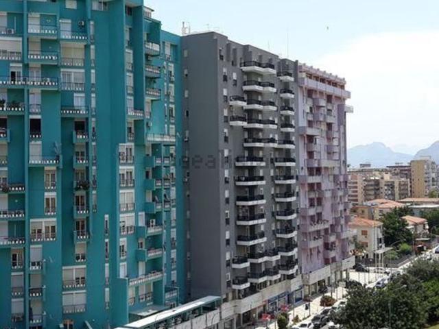 Appartamento in vendita di 206 m² in Viale della Regione Siciliana Nord Ovest, 2464