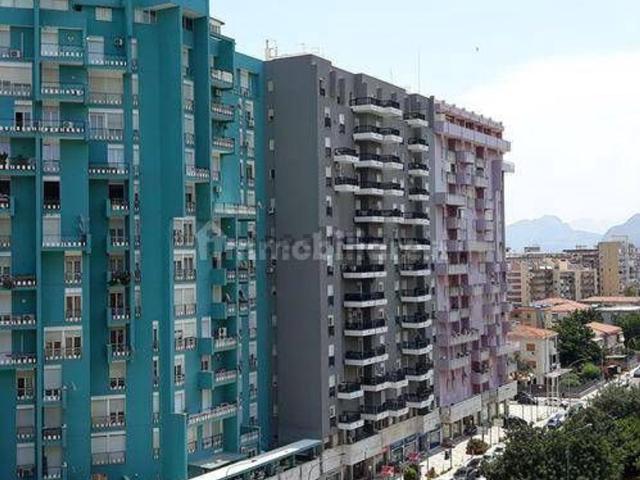 Appartamento in vendita di 206 m² in Viale della Regione Siciliana Nord Ovest, 2464