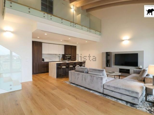 Appartamento in vendita di 206 m² in Viale Falconera, 92