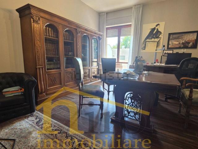 Appartamento in vendita di 206 m² in Viale Pindaro, 27