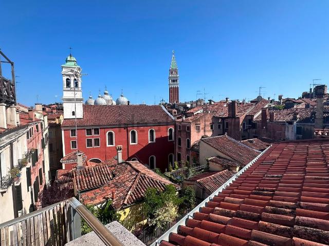 Appartamento in vendita di 206 m² in Calle Erizzo, 577
