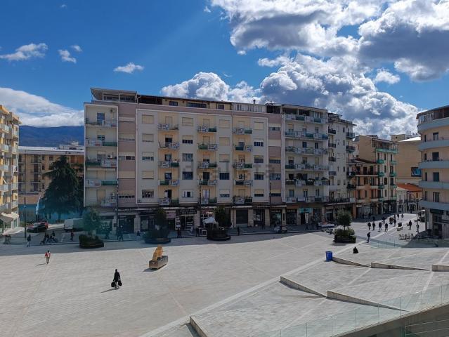 Appartamento in vendita di 206 m² in Piazza Carlo Bilotti, 50