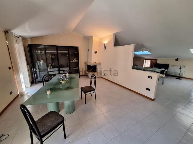 Appartamento in vendita di 207 m² in Via Francesco Crispi