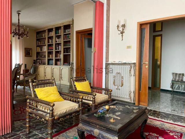 Appartamento in vendita di 207 m² in Via Michele Pironti