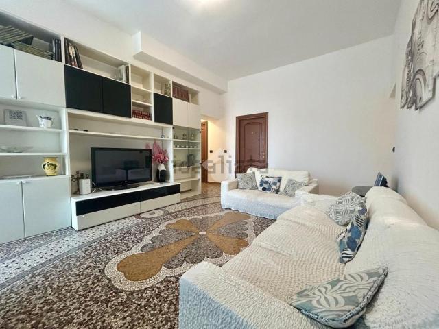 Appartamento in vendita di 207 m² in Via Ronchi, 35