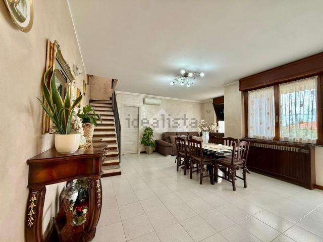 Appartamento in vendita di 207 m² in Corso Europa, 38