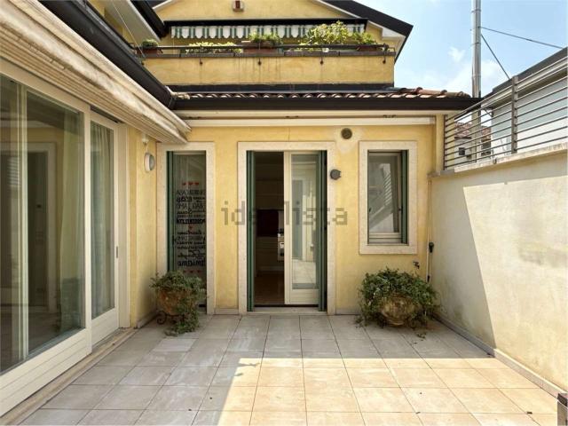 Appartamento in vendita di 207 m² in Corso SS. Felice e Fortunato, 62