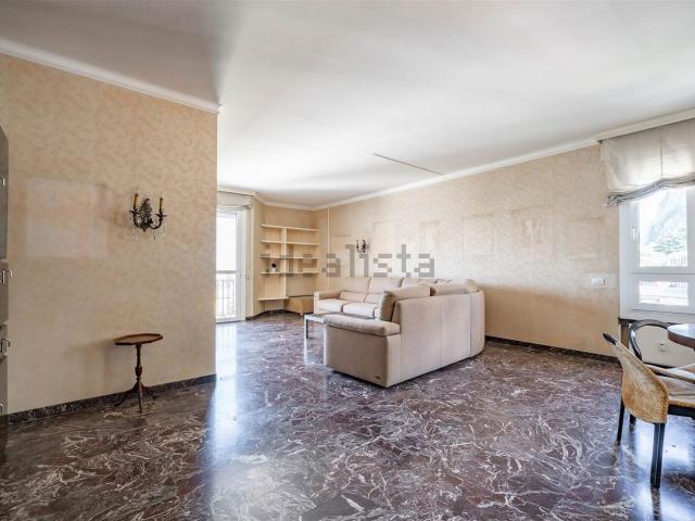 Appartamento in vendita di 208 m² in Via Capodistria, 22