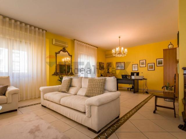 Appartamento in vendita di 208 m² in Via Ammiraglio Rizzo, 76