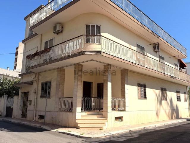 Appartamento in vendita di 208 m² in Via Giuseppe Monaco