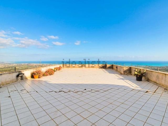 Appartamento in vendita di 208 m² in Via Gioeni, 43