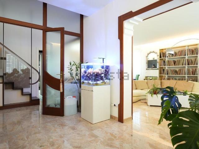 Appartamento in vendita di 208 m² in Via del Sole