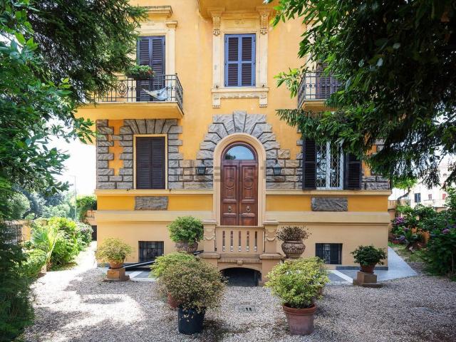 Appartamento in vendita di 208 m² in Via Lazzaro Spallanzani