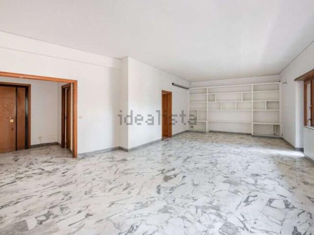 Appartamento in vendita di 208 m² in Via Madesimo