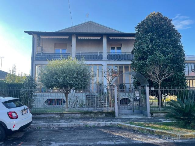 Appartamento in vendita di 208 m² in Via San Antonio da Padova, 10