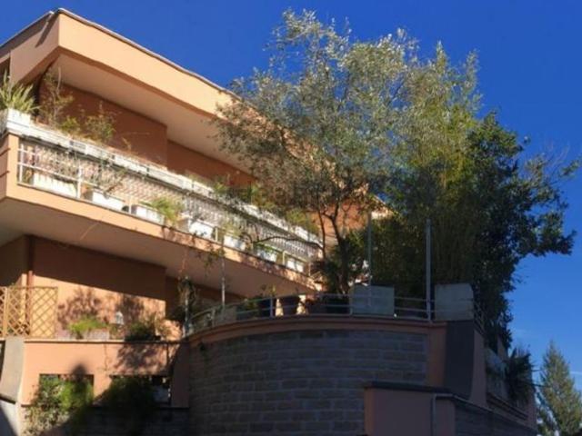 Appartamento in vendita di 208 m² in Via Raffaele Stasi