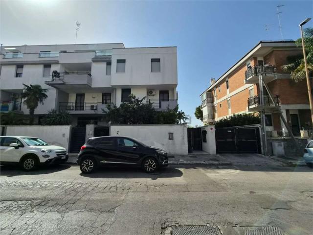 Appartamento in vendita di 209 m² in Via 4th Novembre 1918, 28