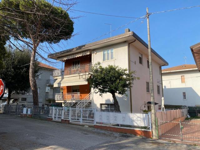Appartamento in vendita di 209 m² in Via Giacomo Matteotti, 10