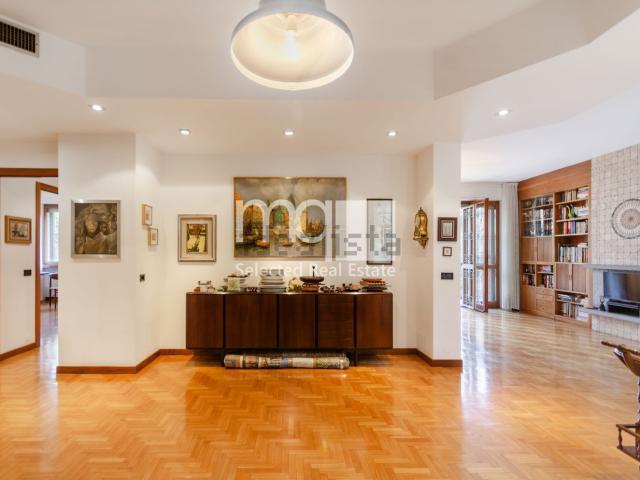 Appartamento in vendita di 209 m² in Via Federico Tesio, 11