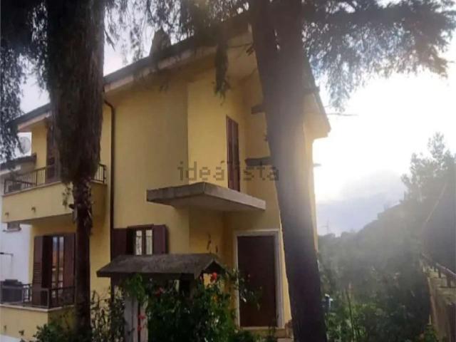 Appartamento in vendita di 209 m² in Via Magna Grecia