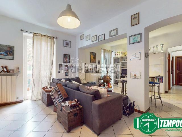Appartamento in vendita di 209 m² in Via Mario Maggioli