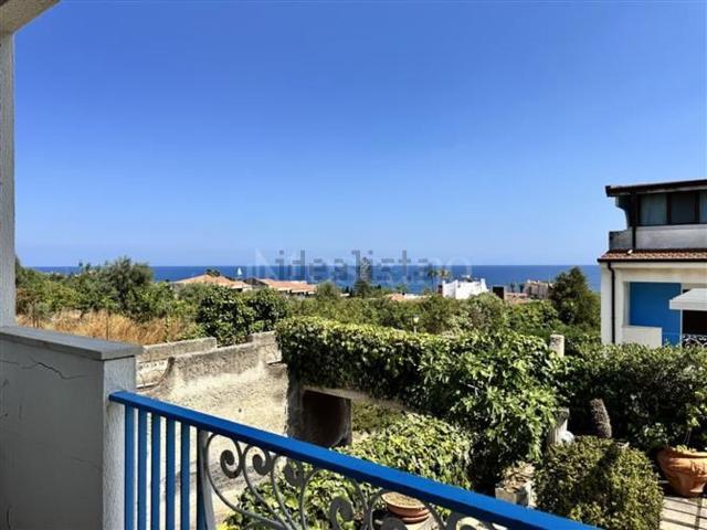 Appartamento in vendita di 209 m² in Via San T. G. Ferlito