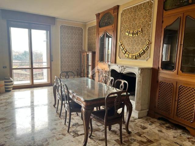 Appartamento in vendita di 209 m² in Via Pietro Giardini
