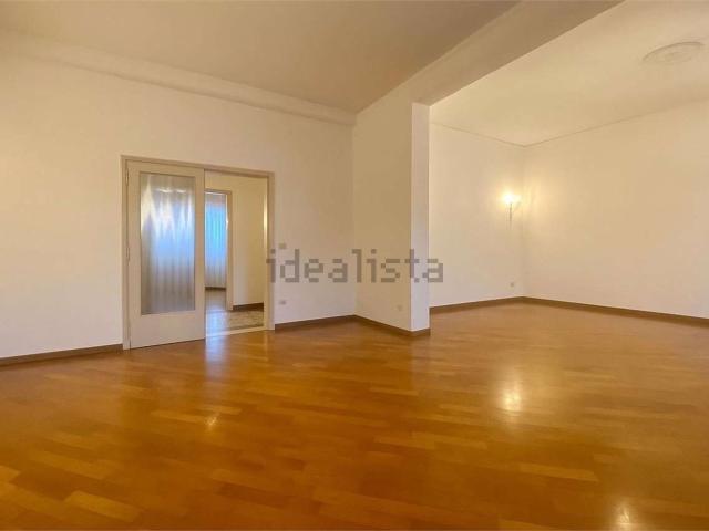Appartamento in vendita di 210 m² in Via Col di Lana, 9