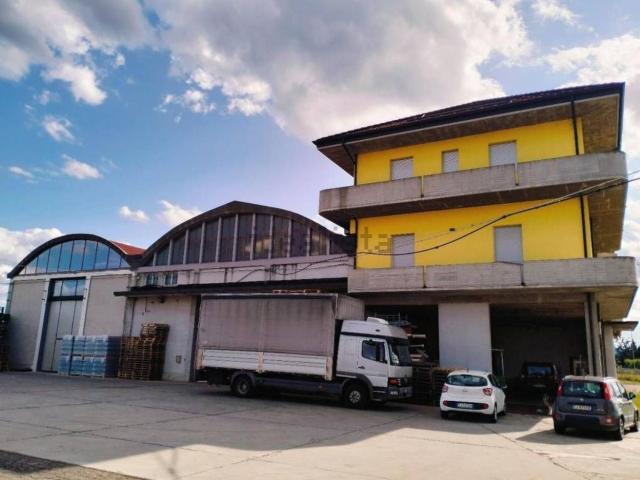Appartamento in vendita di 210 m² in Via Confine